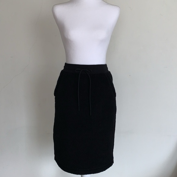 NEW no tag Uniqlo Skirt XS size. Super warm, perfect for cold seasons. - Picture 2 of 8